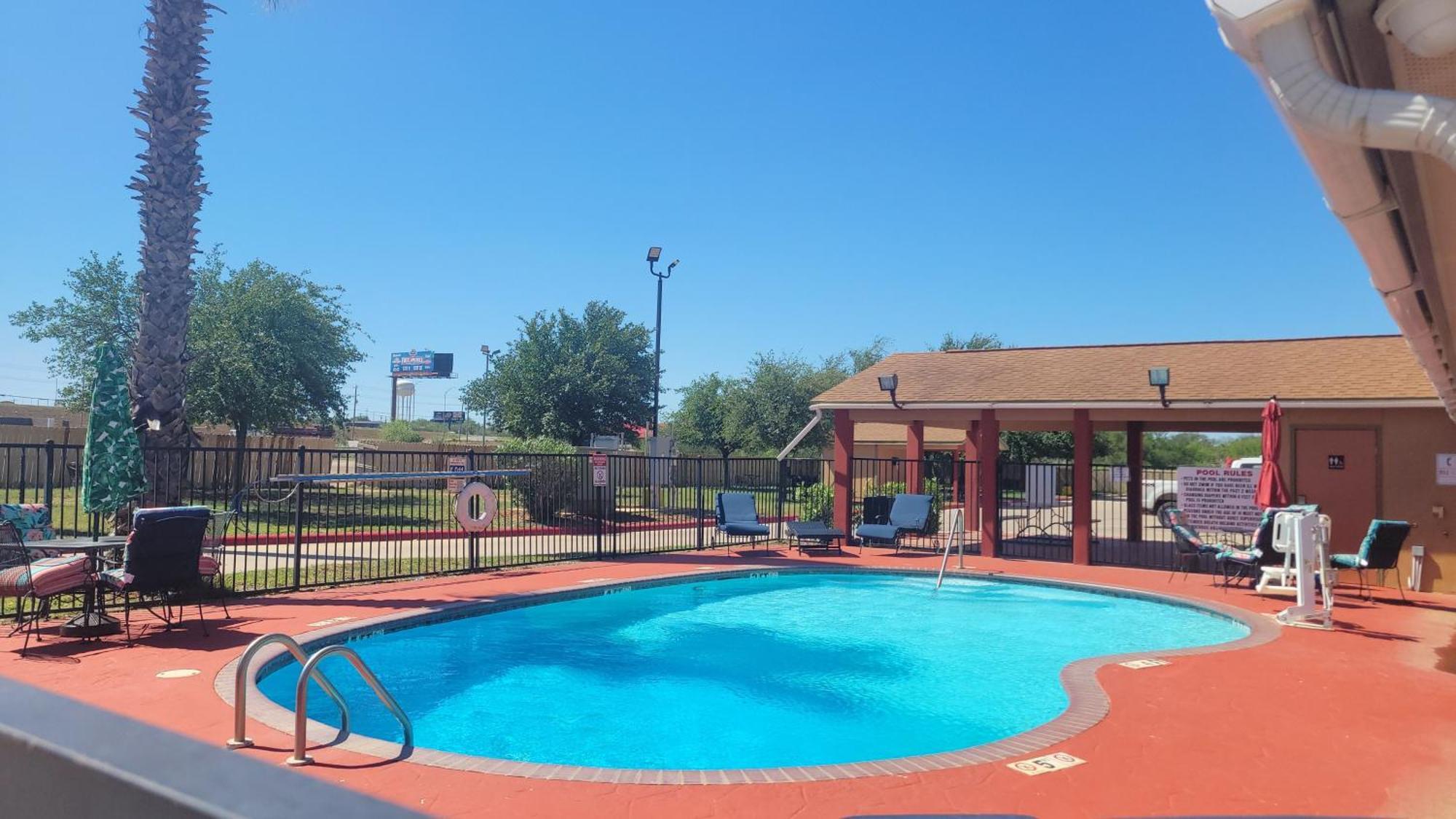 Cotulla Whitten Inn Exterior photo