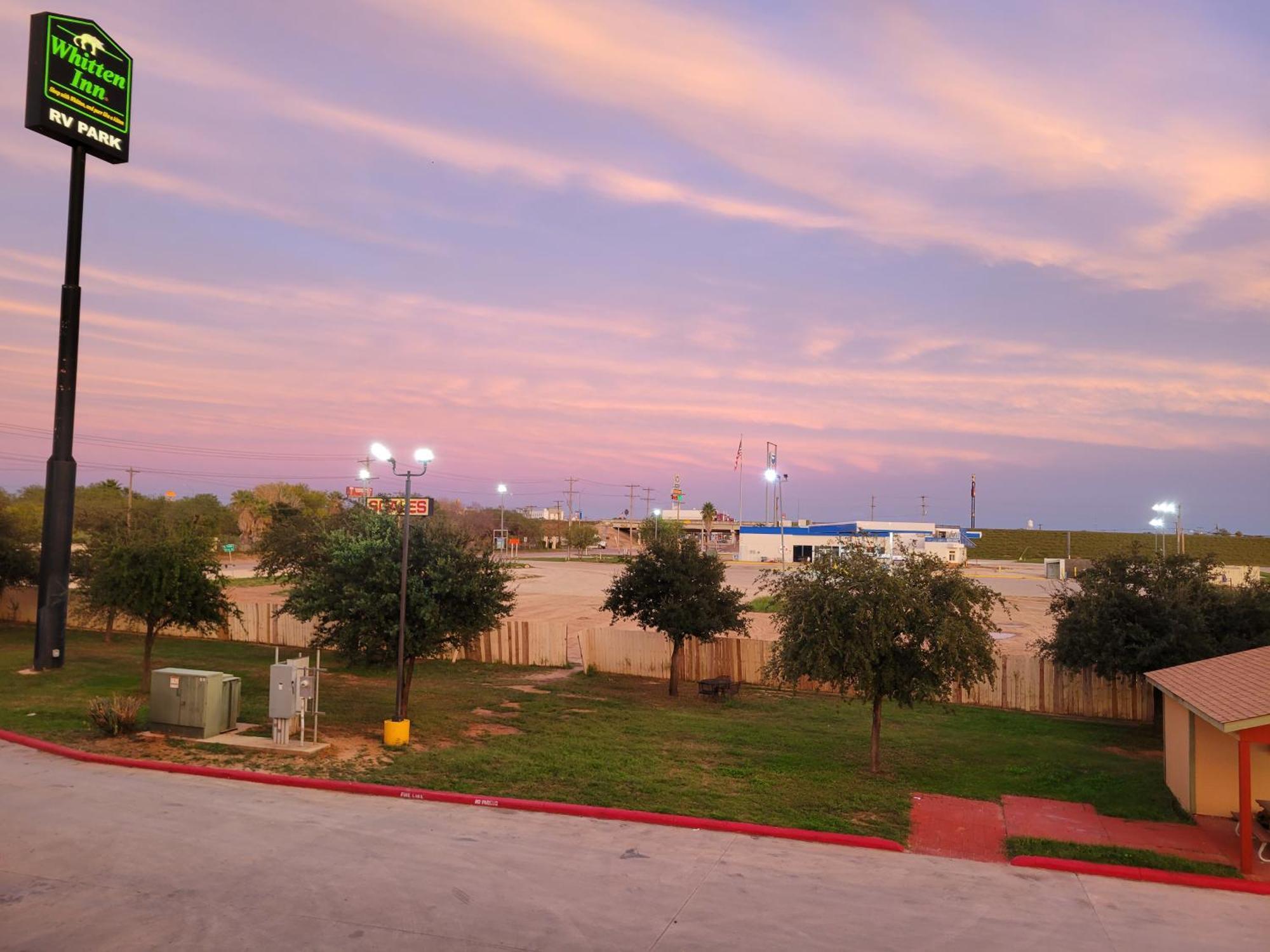 Cotulla Whitten Inn Exterior photo