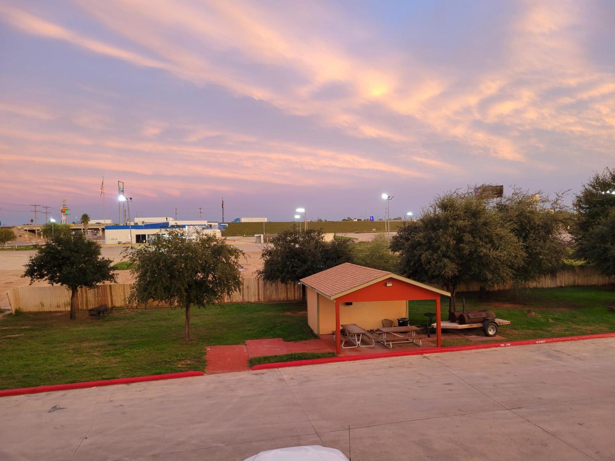Cotulla Whitten Inn Exterior photo